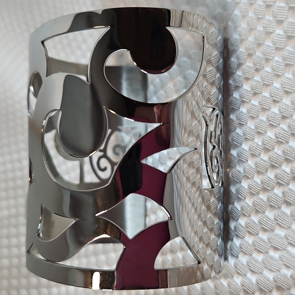 Brilho Silver Cutout Cuff Bracelet - Picture 2 of 6
